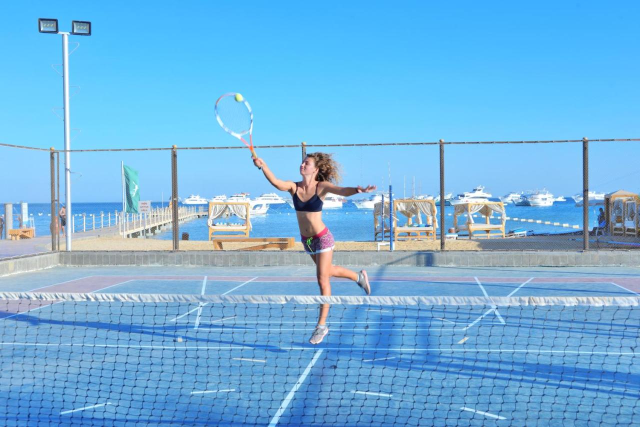 Tennis court: Albatros White Beach - By Pickalbatros