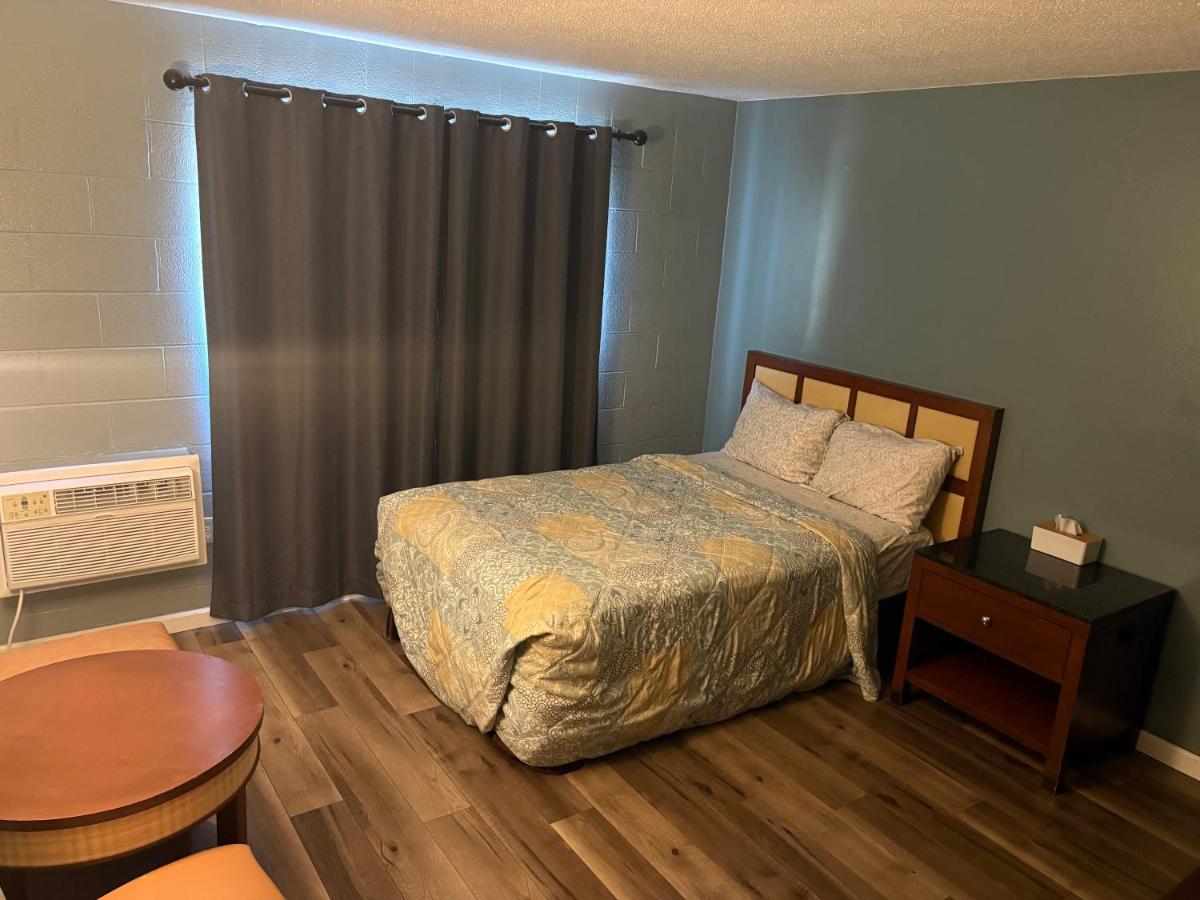 Lamplighter Motel — photo 12