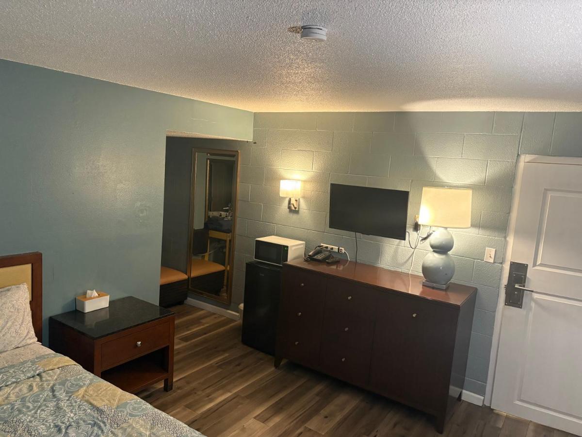 Lamplighter Motel — photo 10