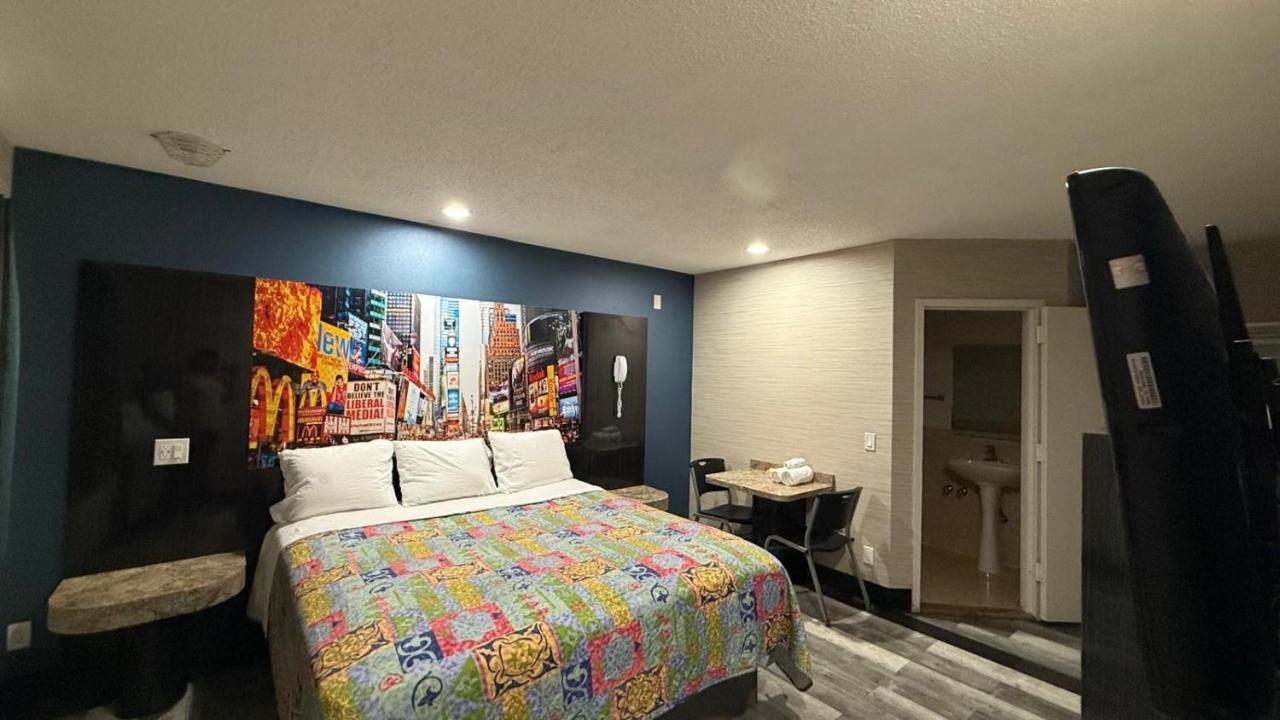 Midway Motel — photo 13