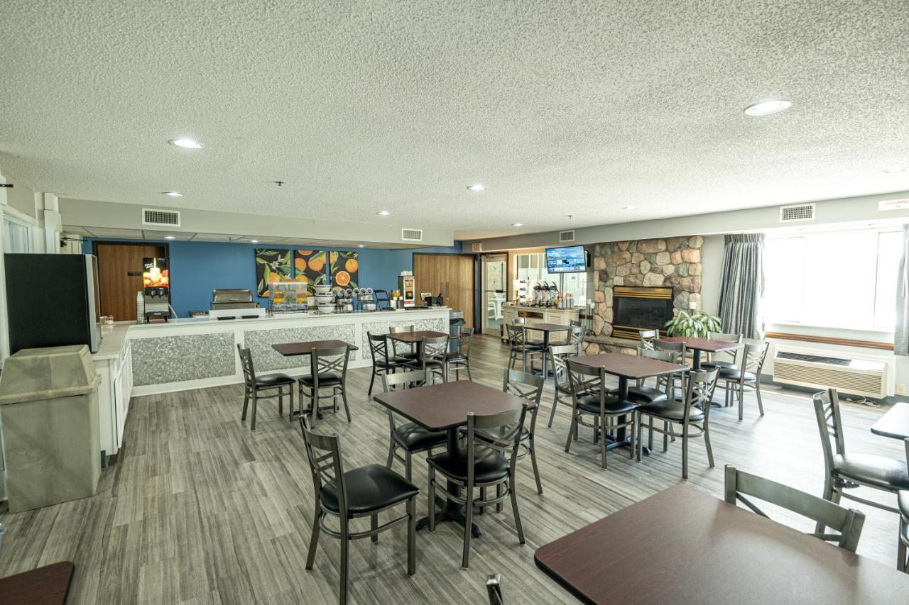 Dunes Express Inn and Suites — photo 16