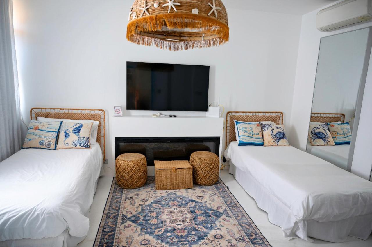 Beachfront Apartment - 2 Terraces - Stunning Sunrises