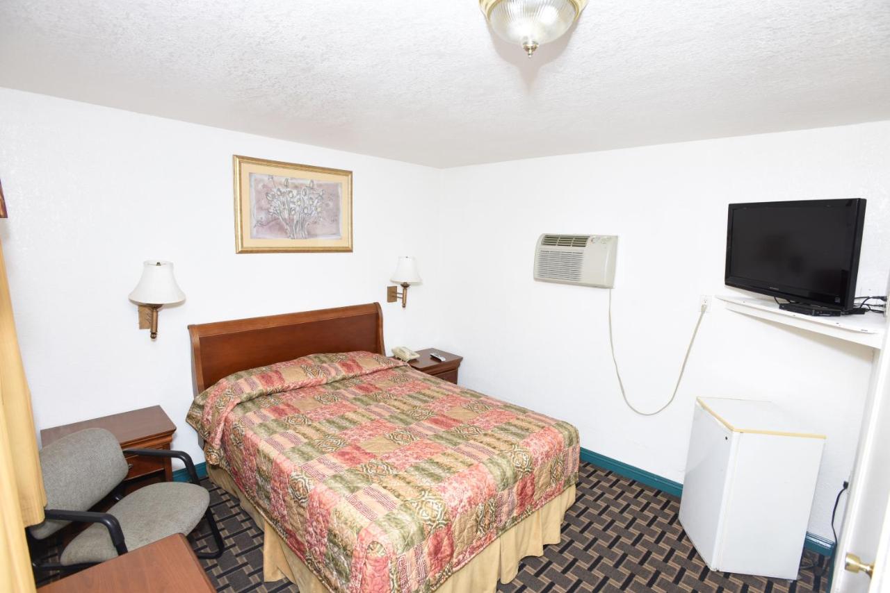 Best Budget Inn — photo 11