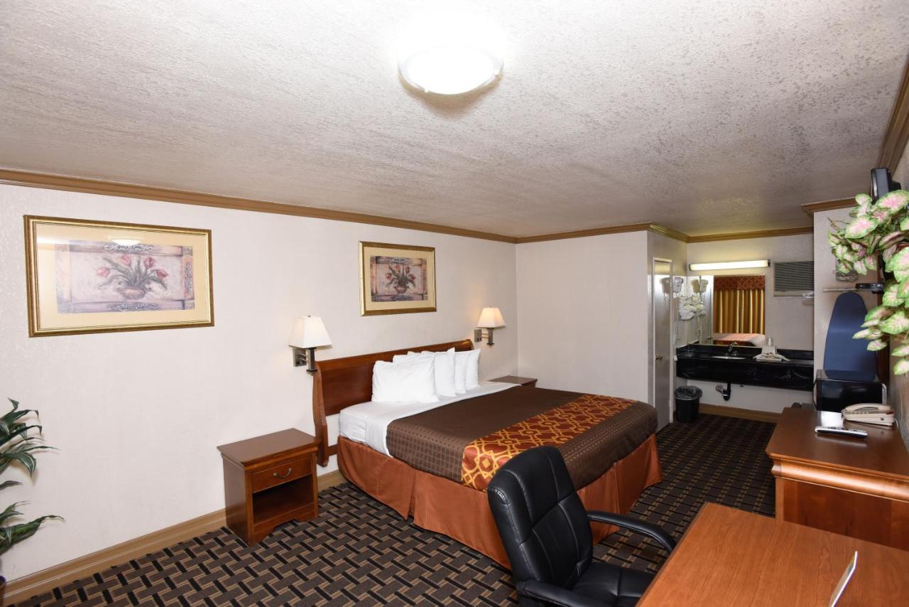 Best Budget Inn — photo 17