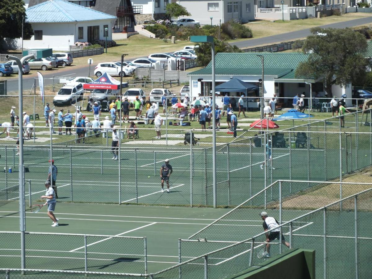 Tennis court: Kleinmond Panorama Self-catering Apartments