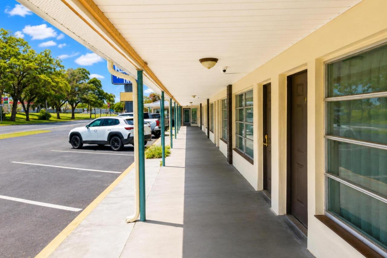 Friendship Inn — photo 13