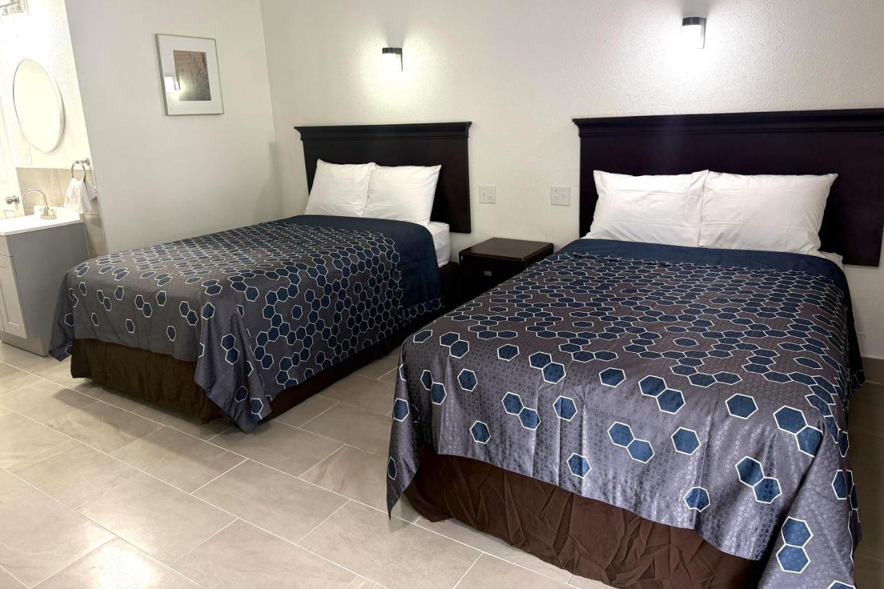 Friendship Inn — photo 16