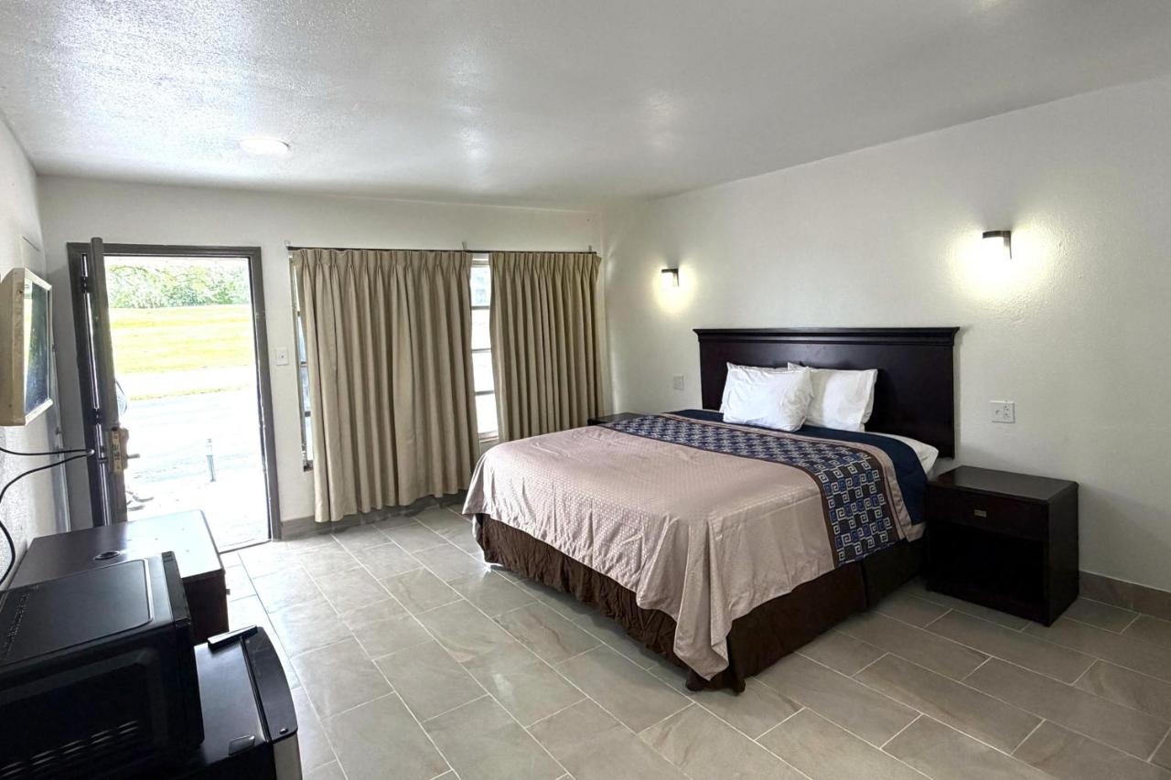 Friendship Inn — photo 21