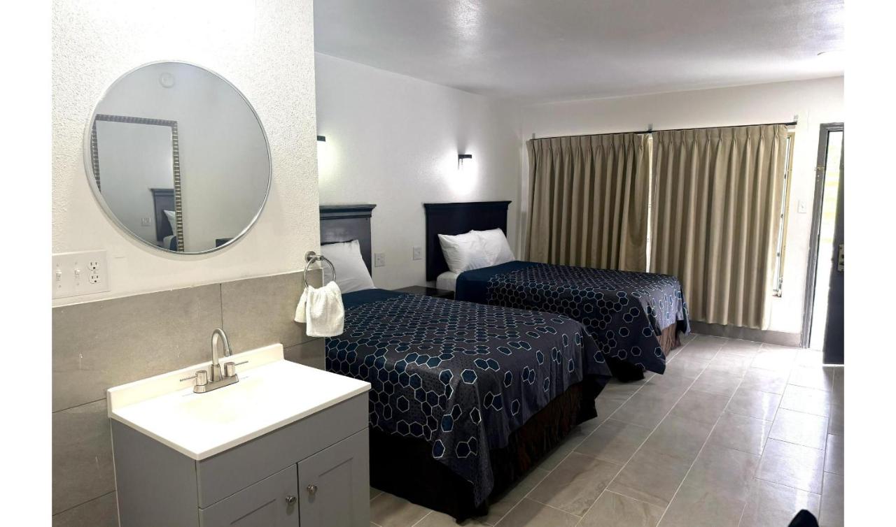 Friendship Inn — photo 24