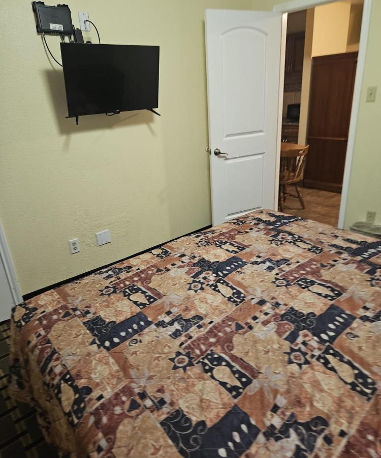 Economy Inn — photo 13