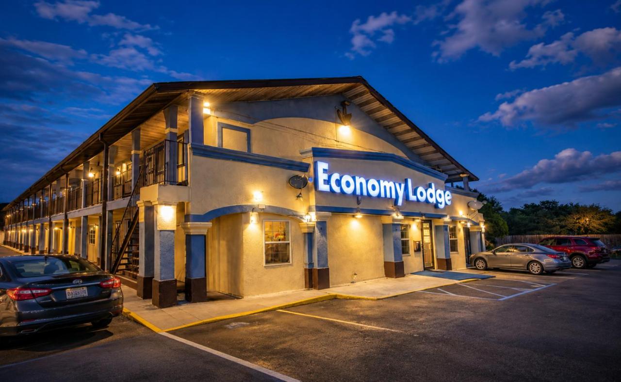 Economy Lodge Texas City Refinery — photo 23