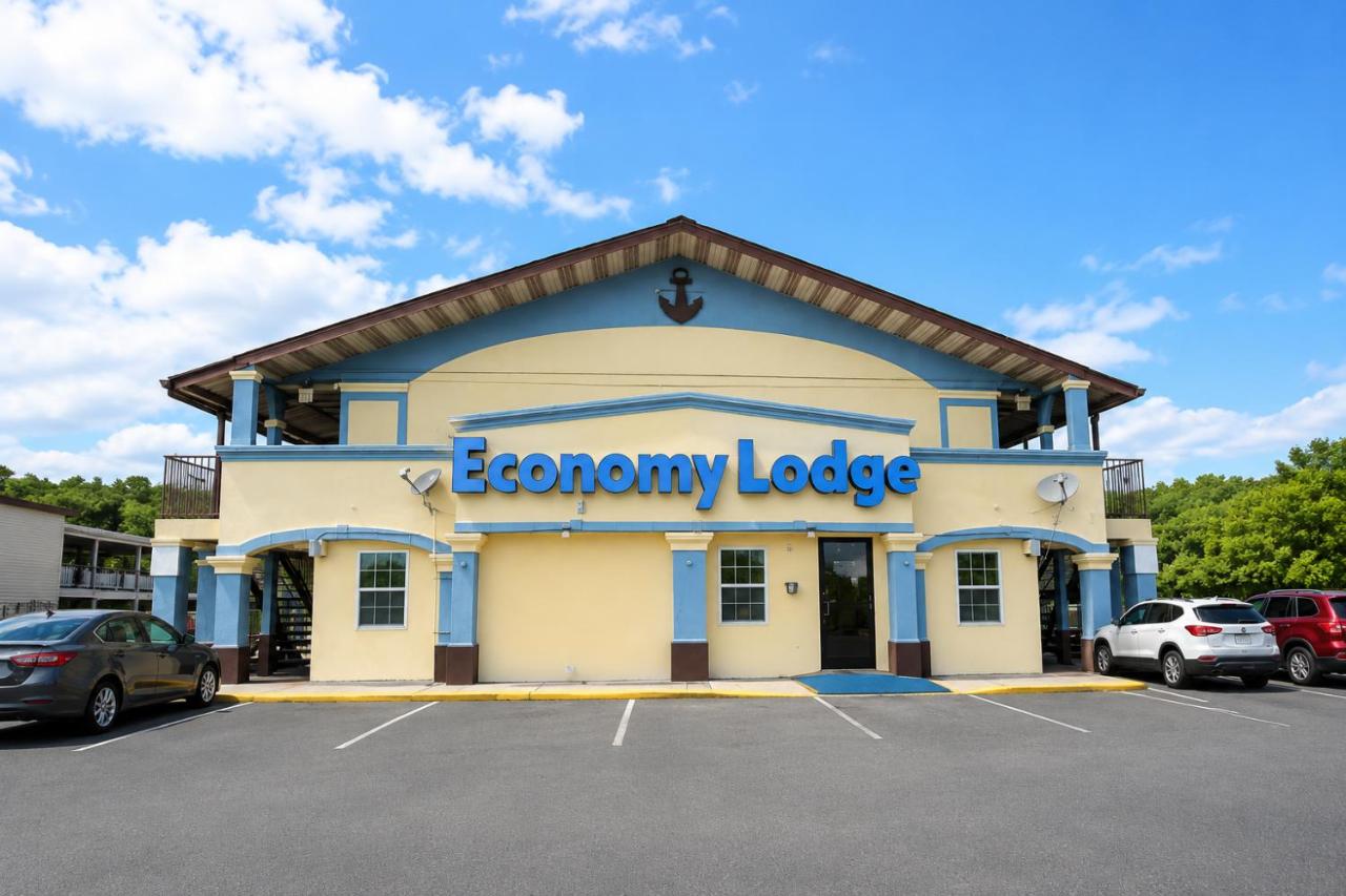 Economy Lodge Texas City Refinery — photo 1