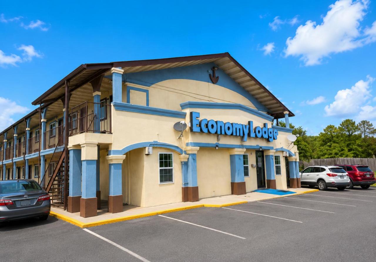 Economy Lodge Texas City Refinery — photo 5