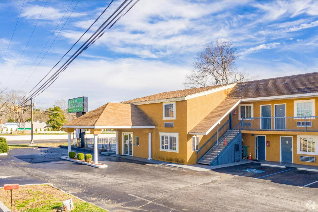 sunflower inn — photo 1