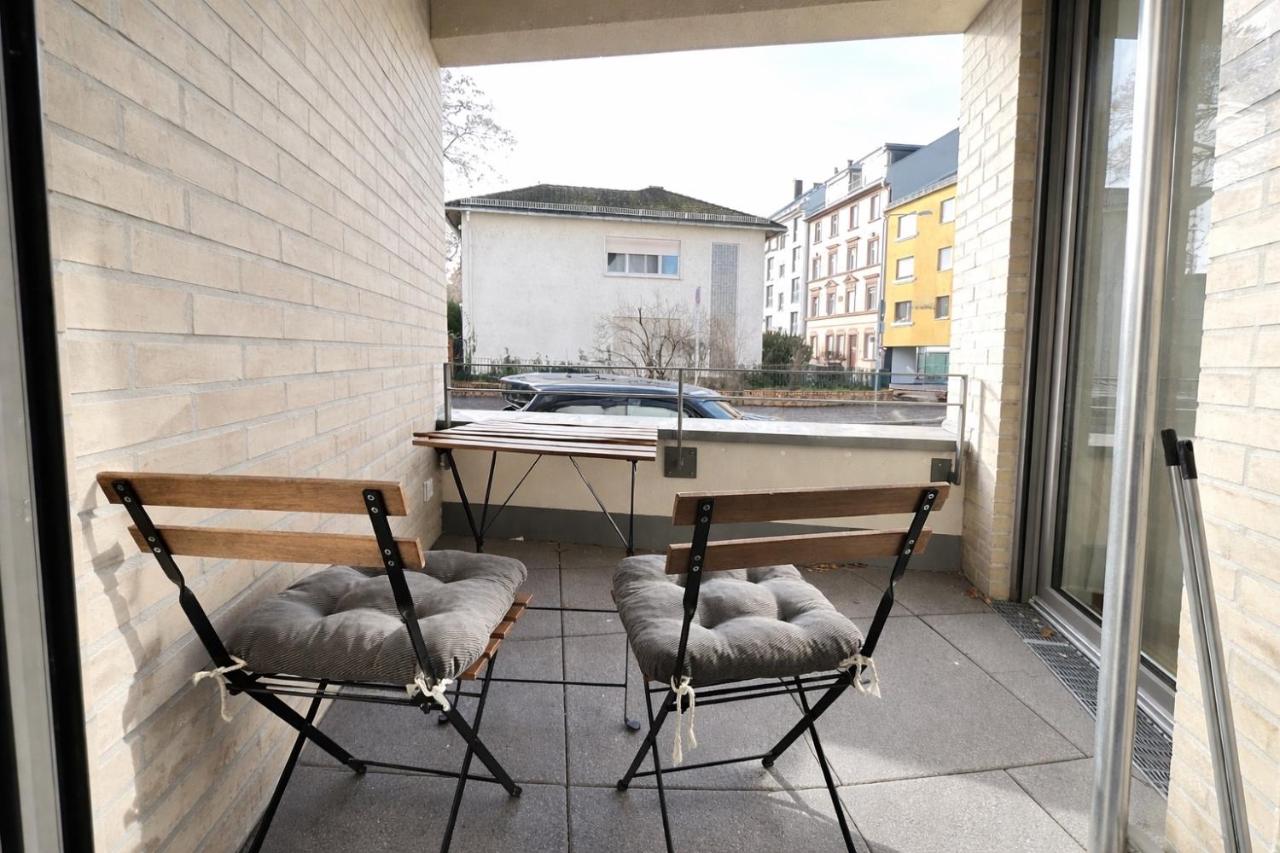 Homely! Design Studio Airport Fair Balcony City