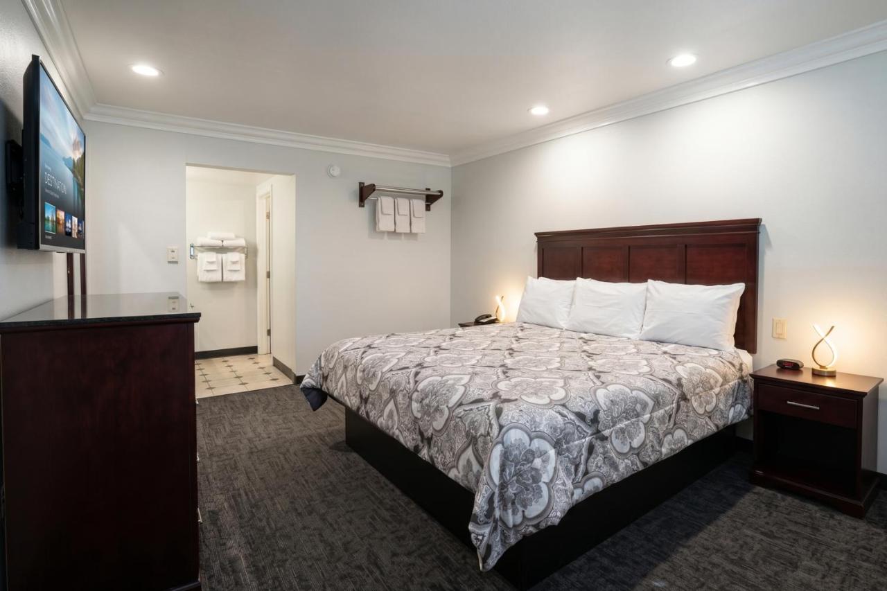 Americas Best Value Inn Downtown Convention Center — photo 20