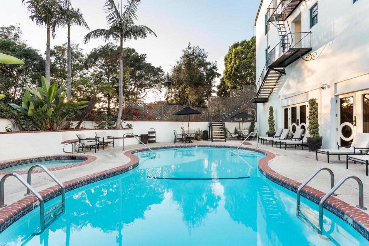 Heated swimming pool: Montecito Inn