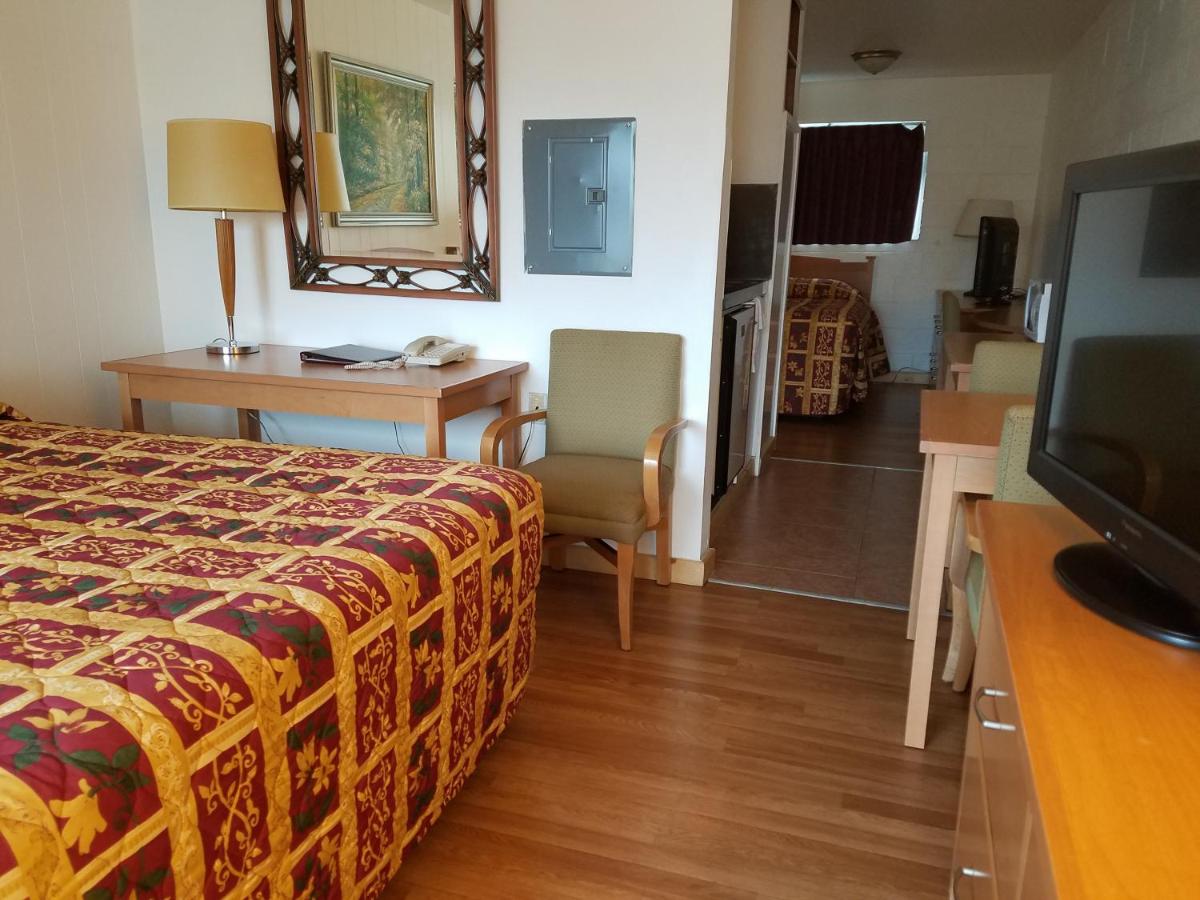 Holiday Motel — photo 13