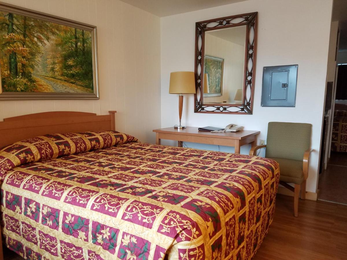 Holiday Motel — photo 15