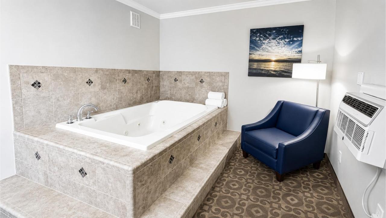 Magnuson Grand Pioneer Inn and Suites — photo 3