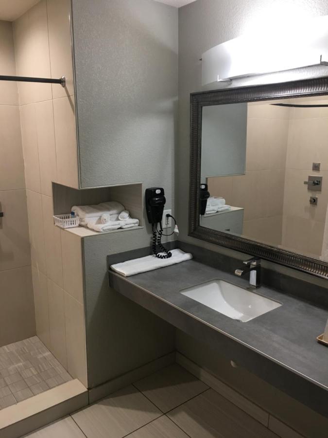 Crystal Inn & Suites — photo 8