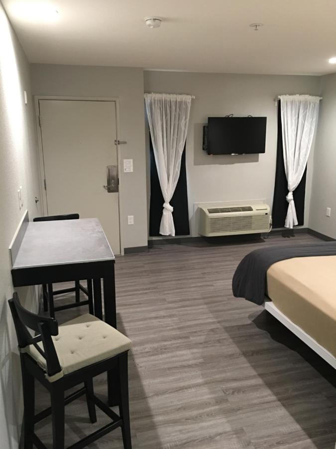 Crystal Inn & Suites — photo 2