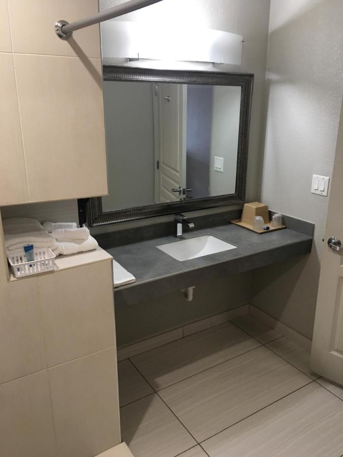 Crystal Inn & Suites — photo 3
