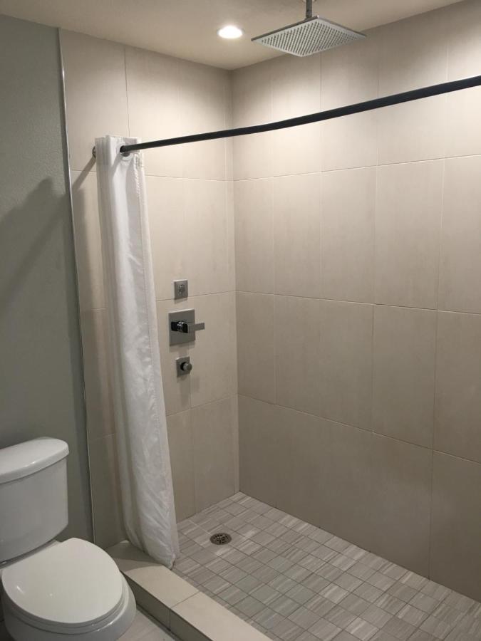 Crystal Inn & Suites — photo 13