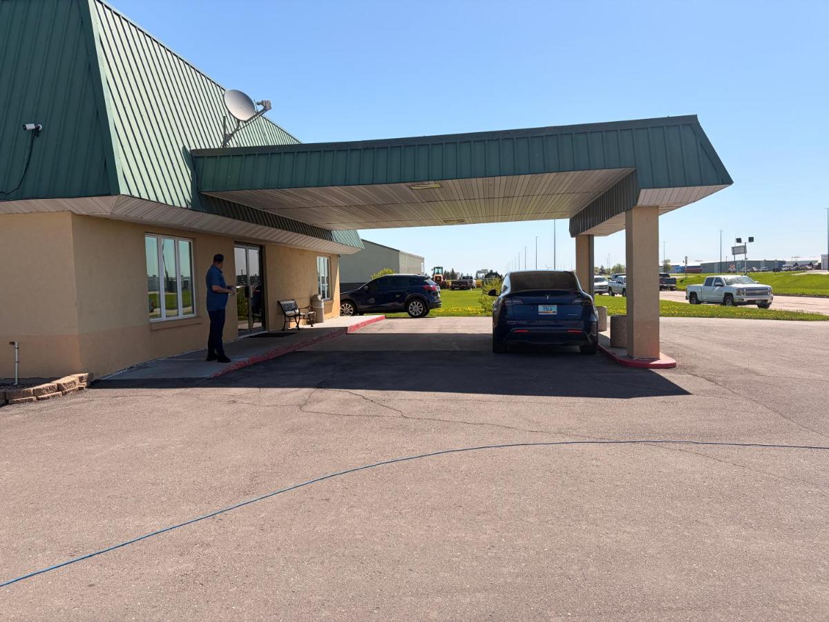 Plaza Motel — photo 11