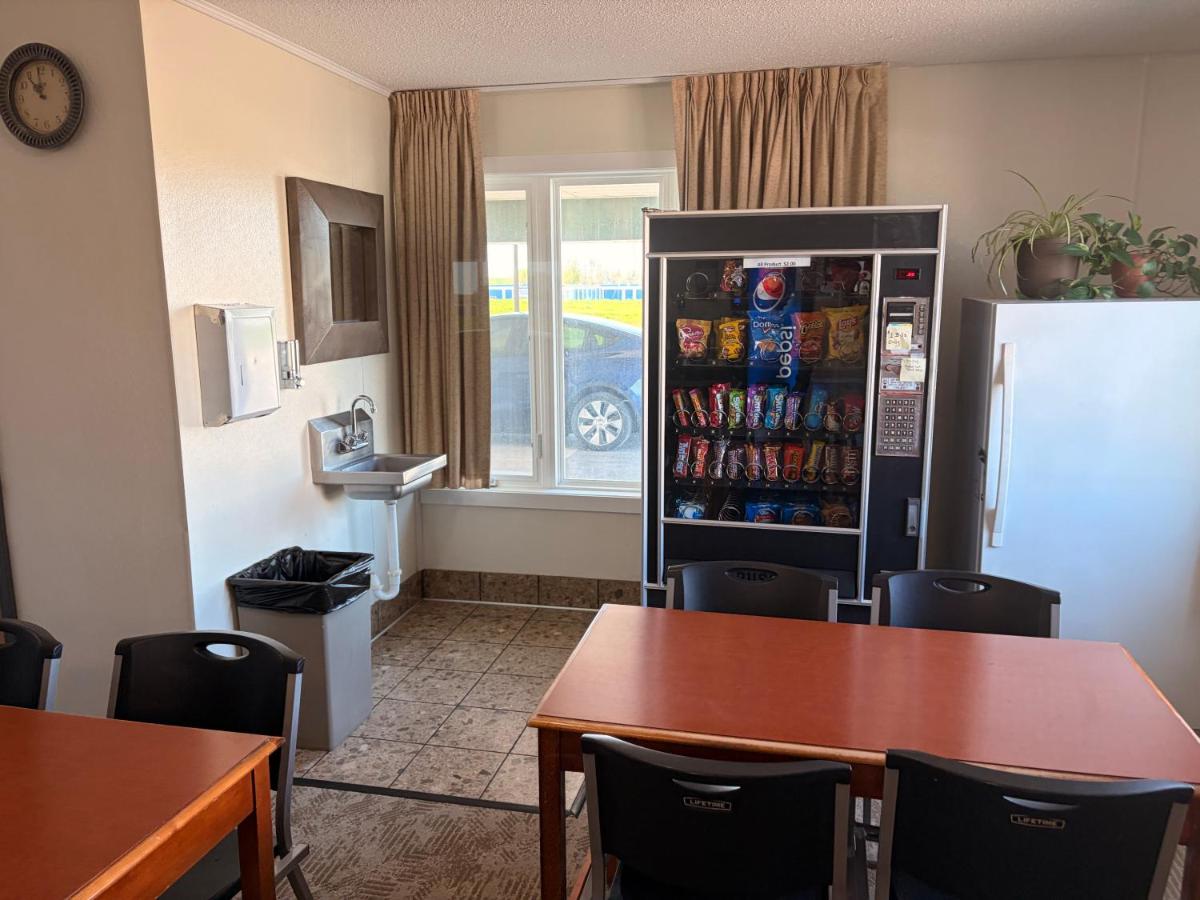 Plaza Motel — photo 14