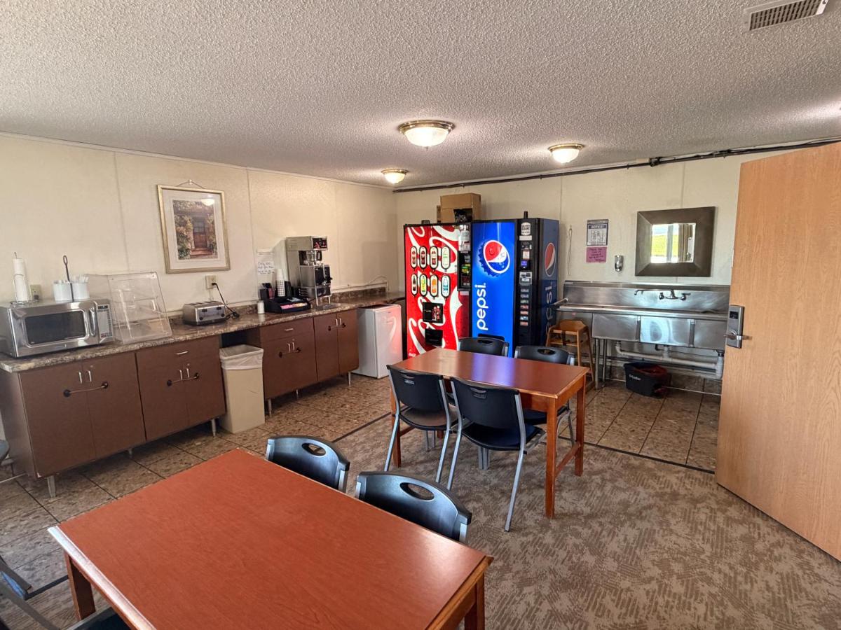 Plaza Motel — photo 19
