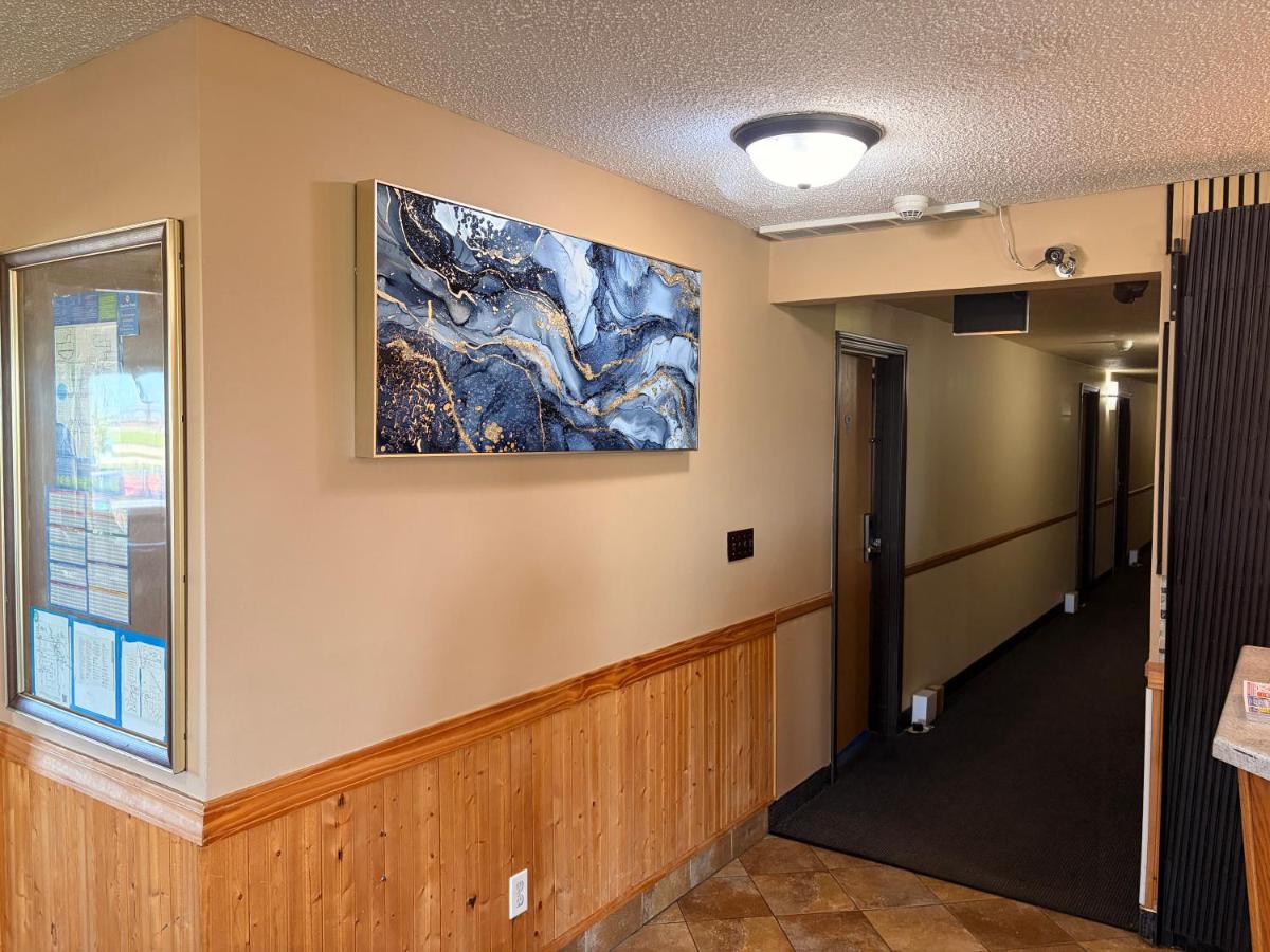 Plaza Motel — photo 23