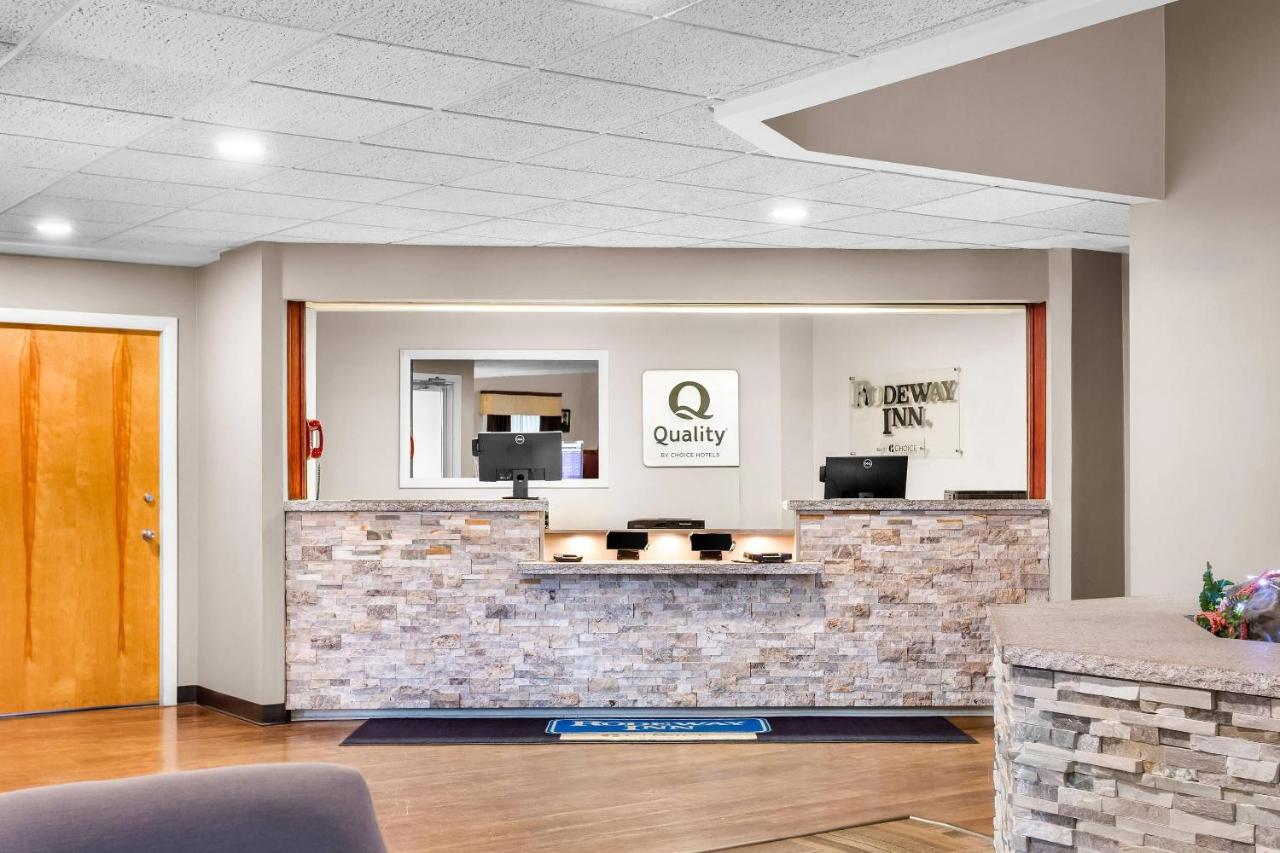 Five Corners Inn & Suites — photo 14