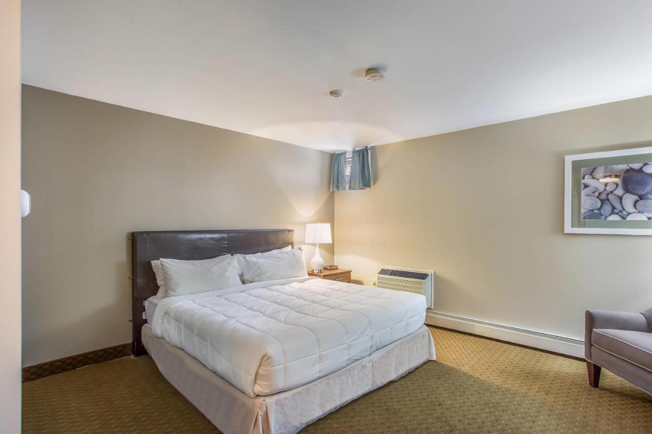 Five Corners Inn & Suites — photo 16