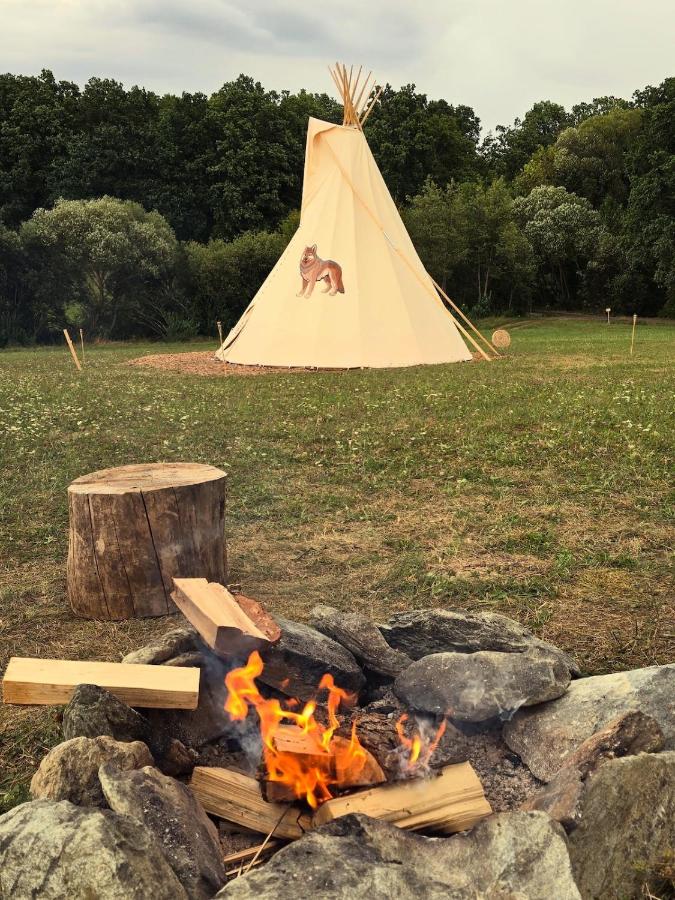 Teepee u Vlčího potoka – Nezapomenutelný glamping v Českém Švýcarsku