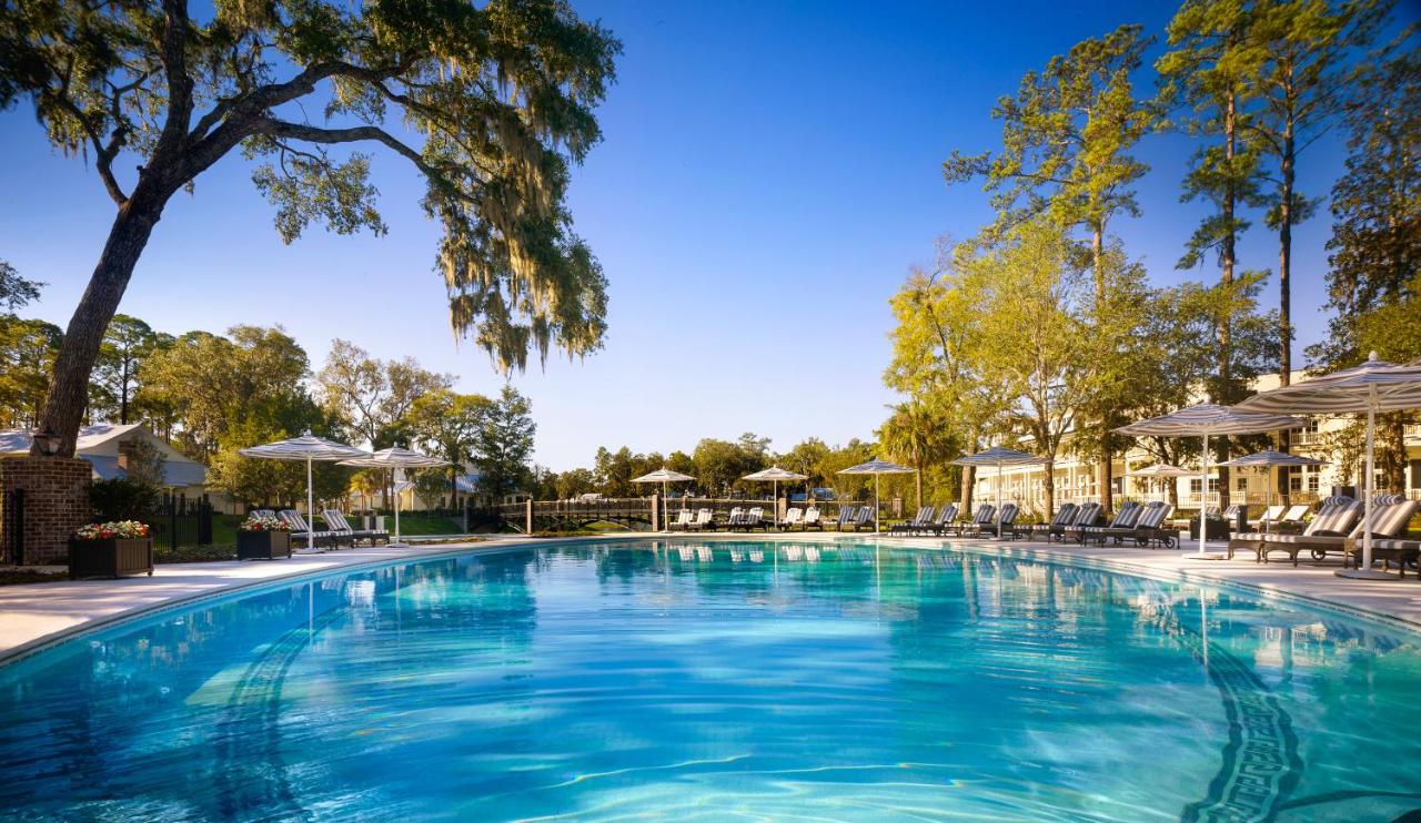 Heated swimming pool: Montage Palmetto Bluff