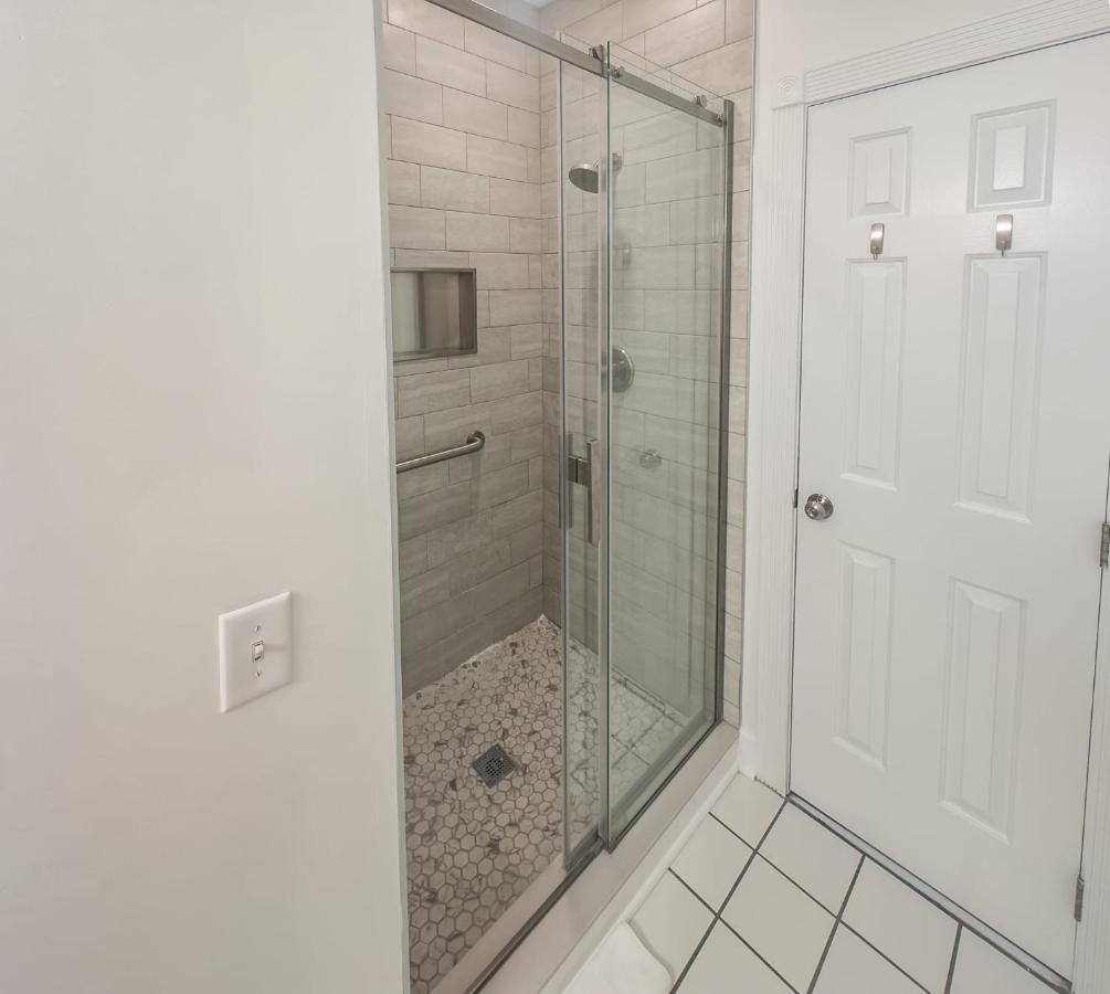 Riverwalk A Dream Vacation Rental — photo 16