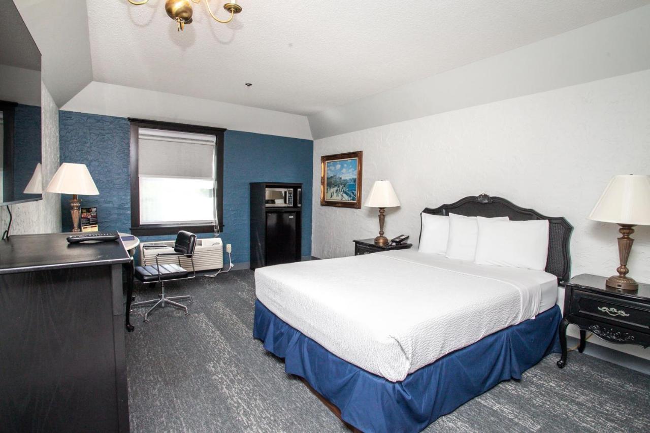 Chateau Hotel and Conference Center — photo 18