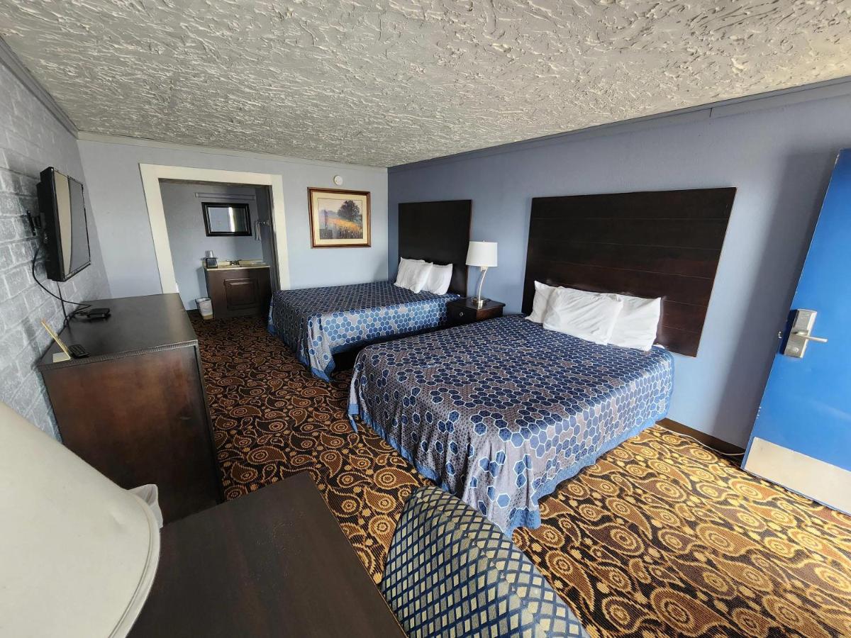 Rodeway Inn — photo 11