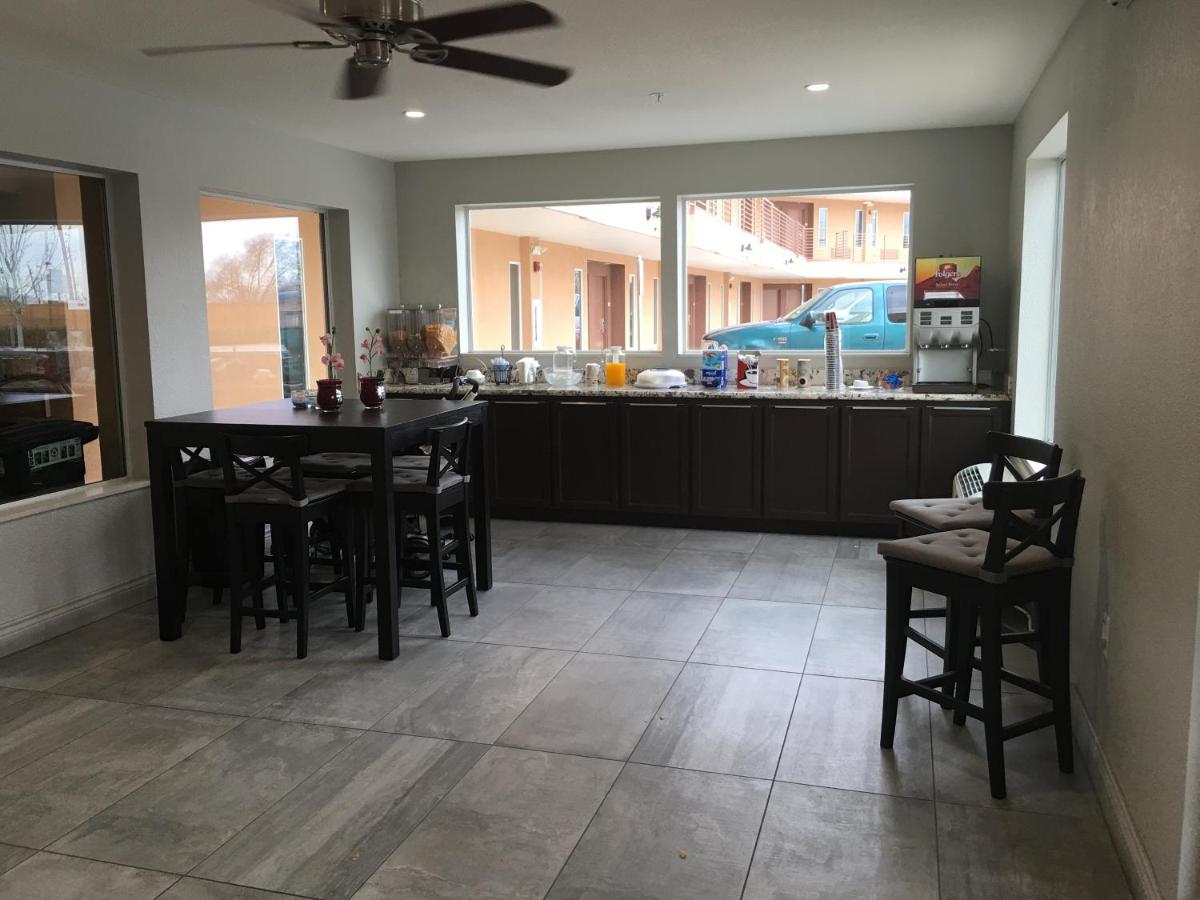 Crystal Inn & Suites — photo 4