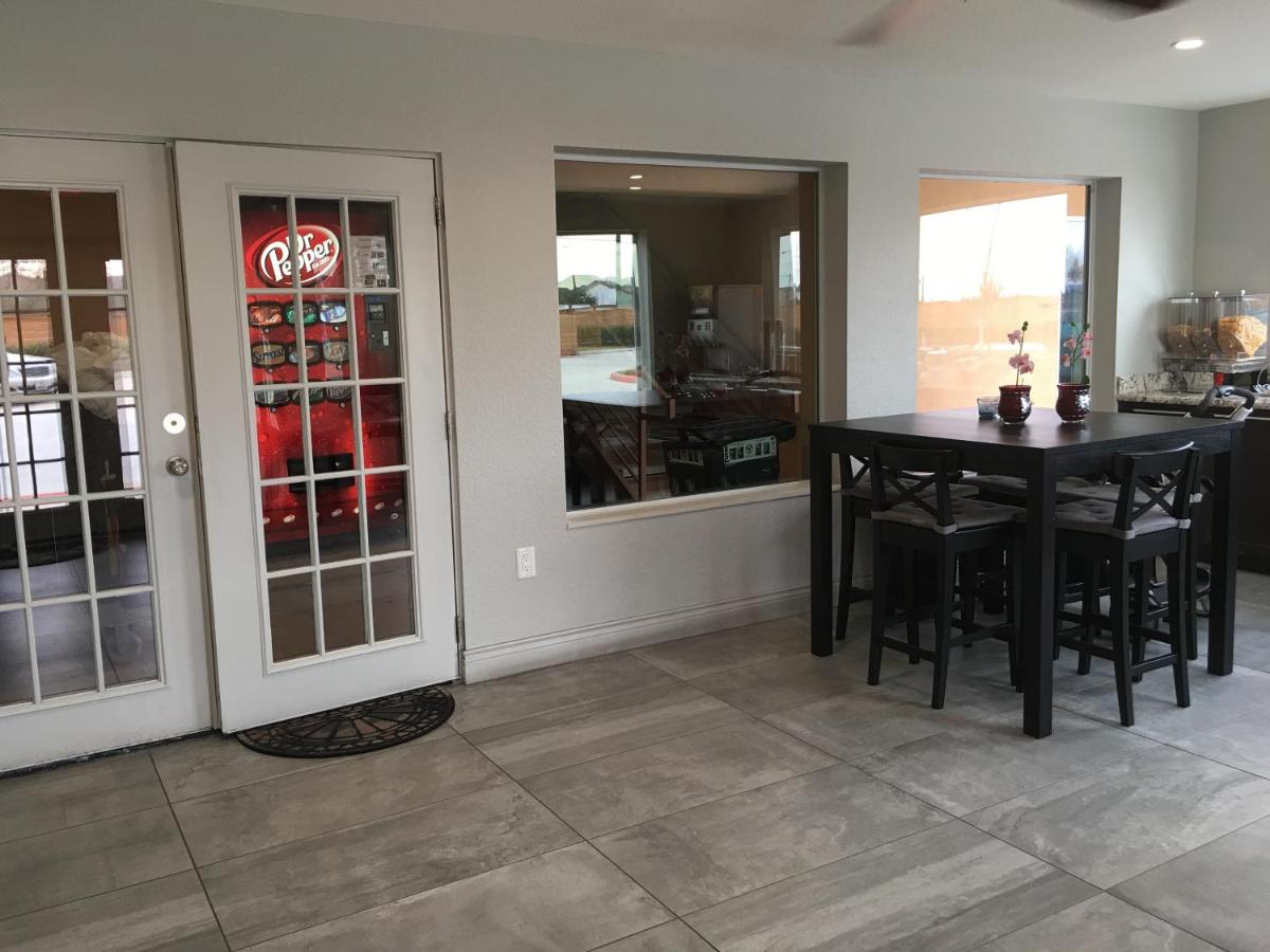 Crystal Inn & Suites — photo 15