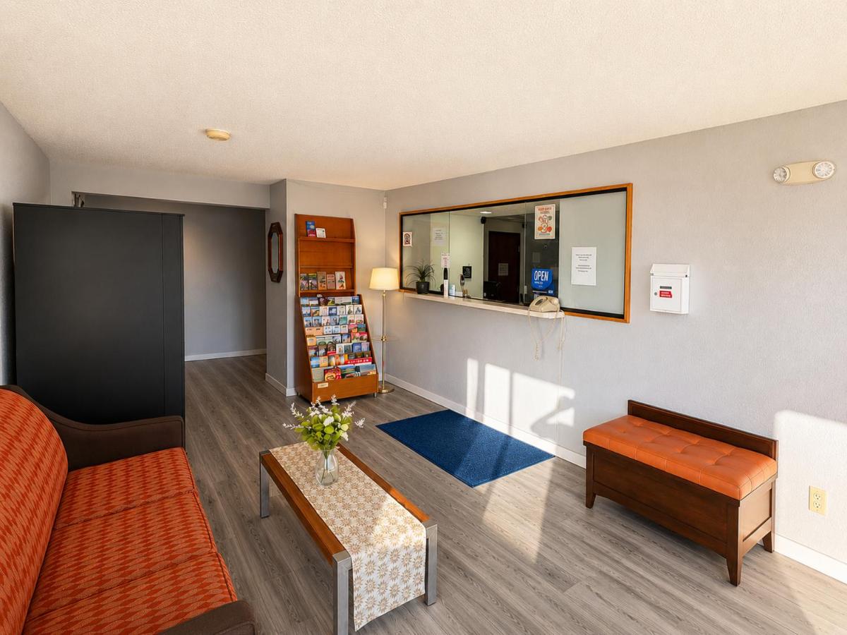 American Inn — photo 12