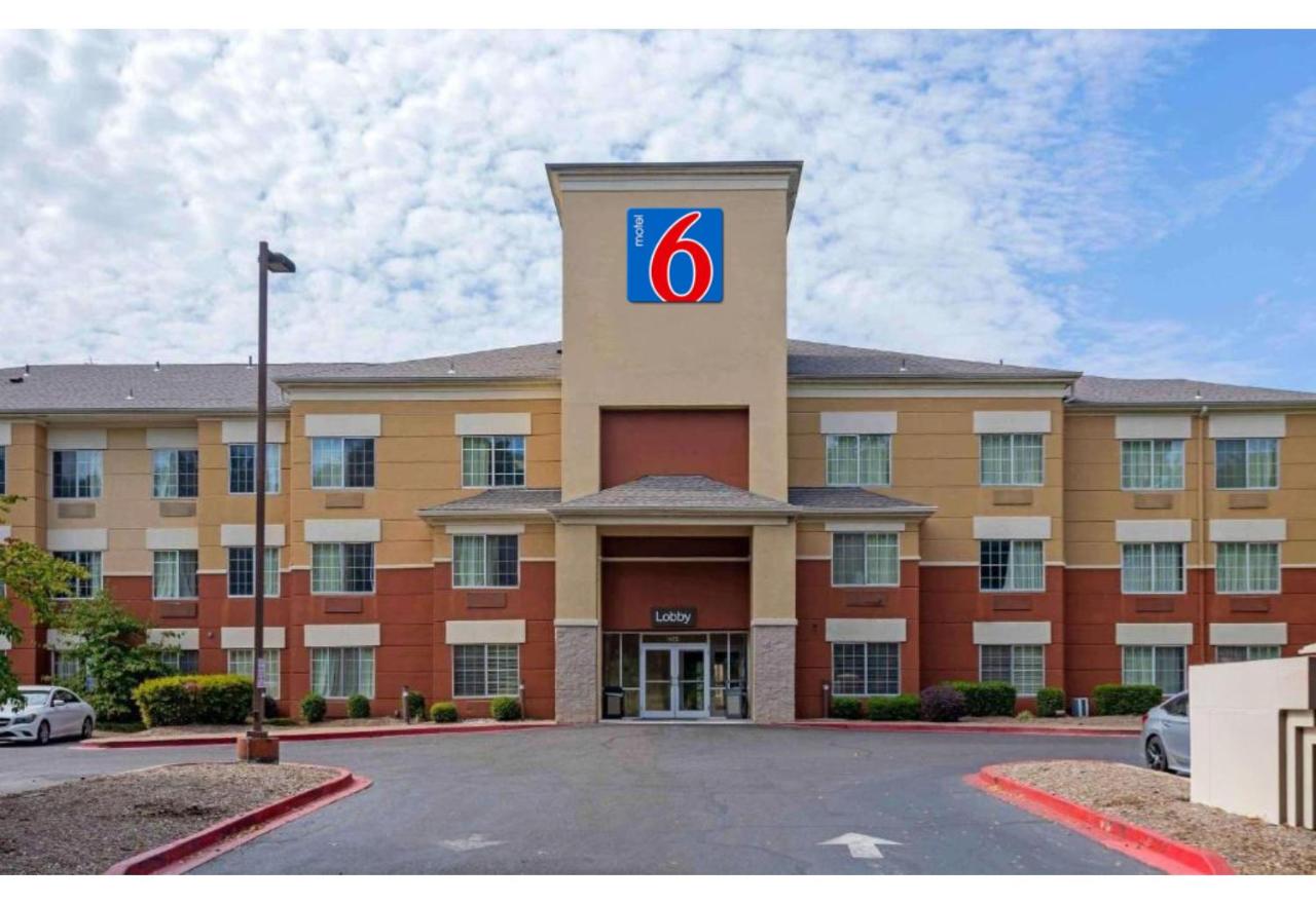 Image: Motel 6 Suites Memphis Airport, TN