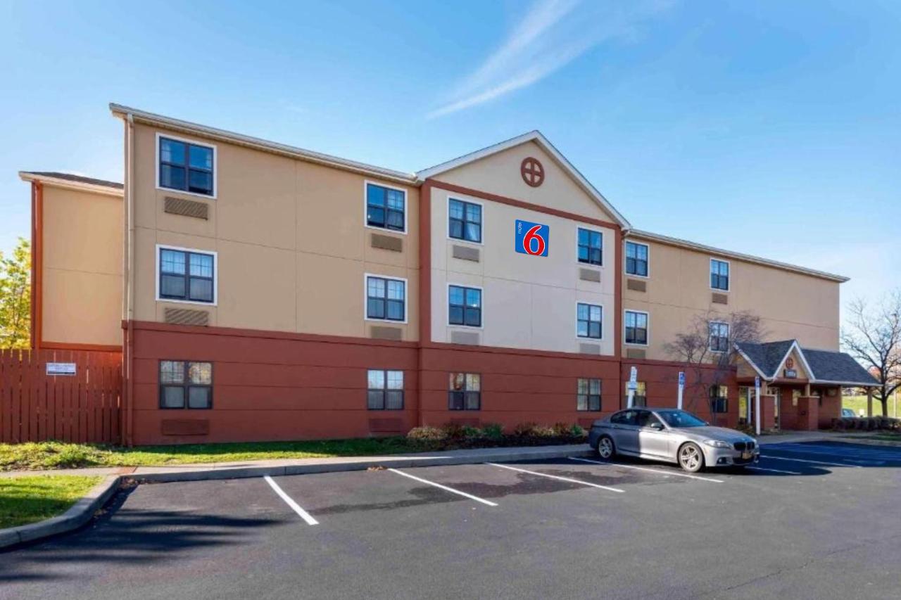 Image: Motel 6 Suites Rochester Henrietta, NY