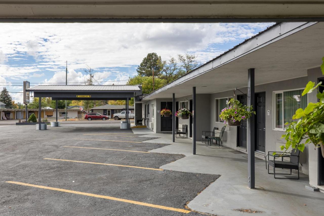 Oregon Trail Inn and Suites — photo 9