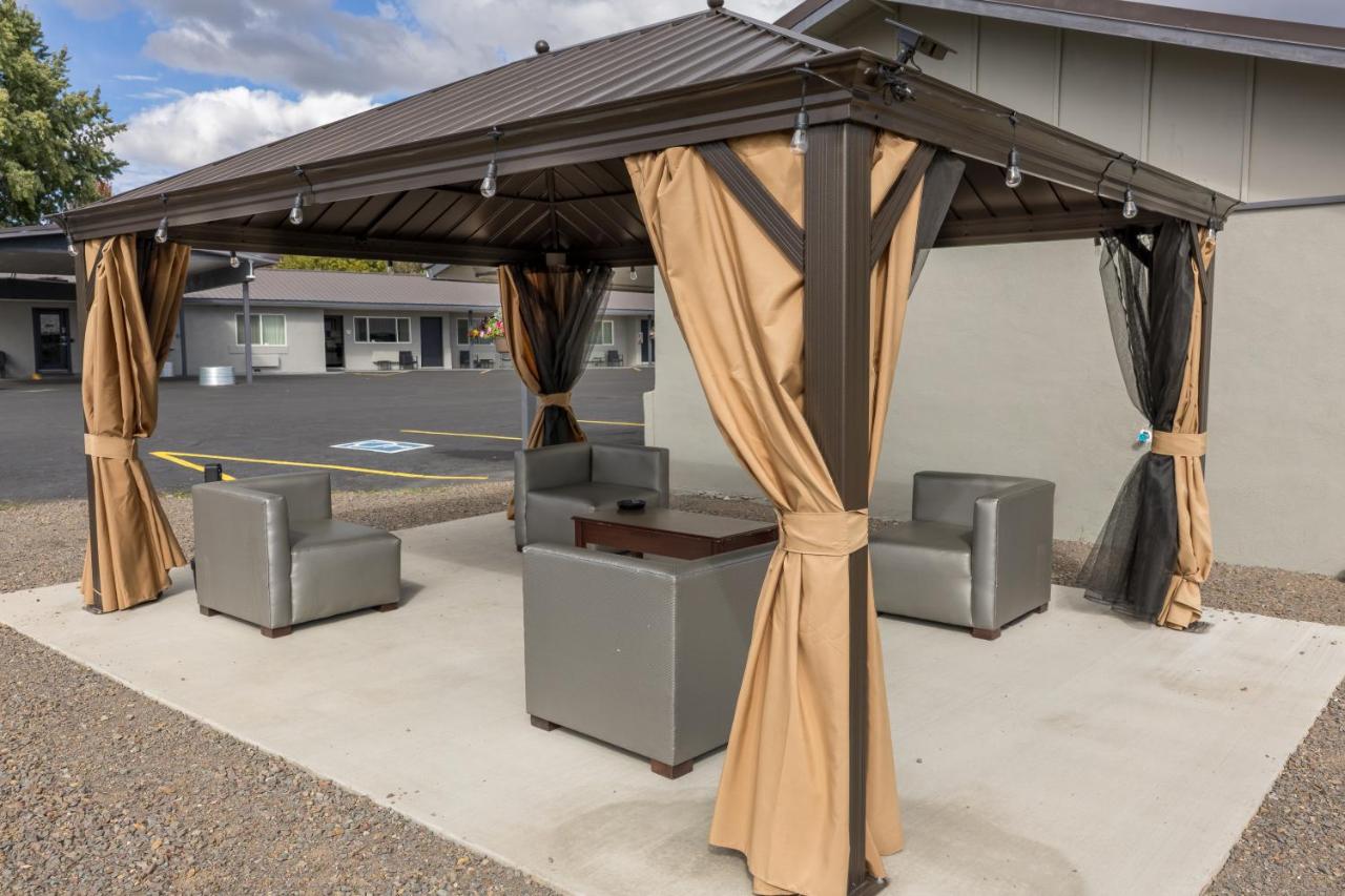 Oregon Trail Inn and Suites — photo 14