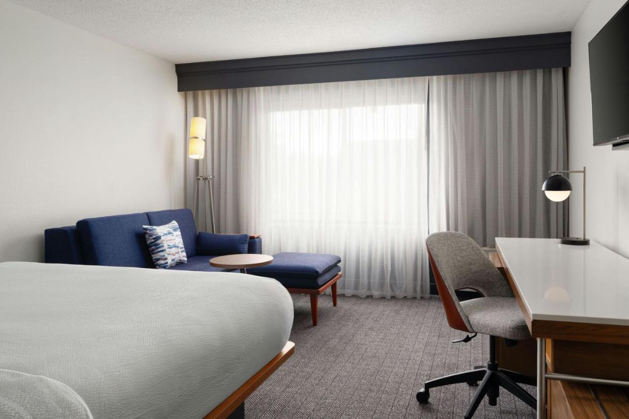 Studio Courtyard — photo 13