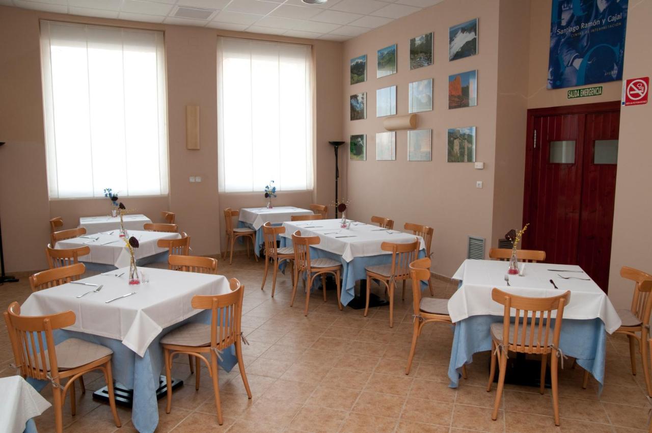 Hotel Villa de Ayerbe, Spain - Booking.com