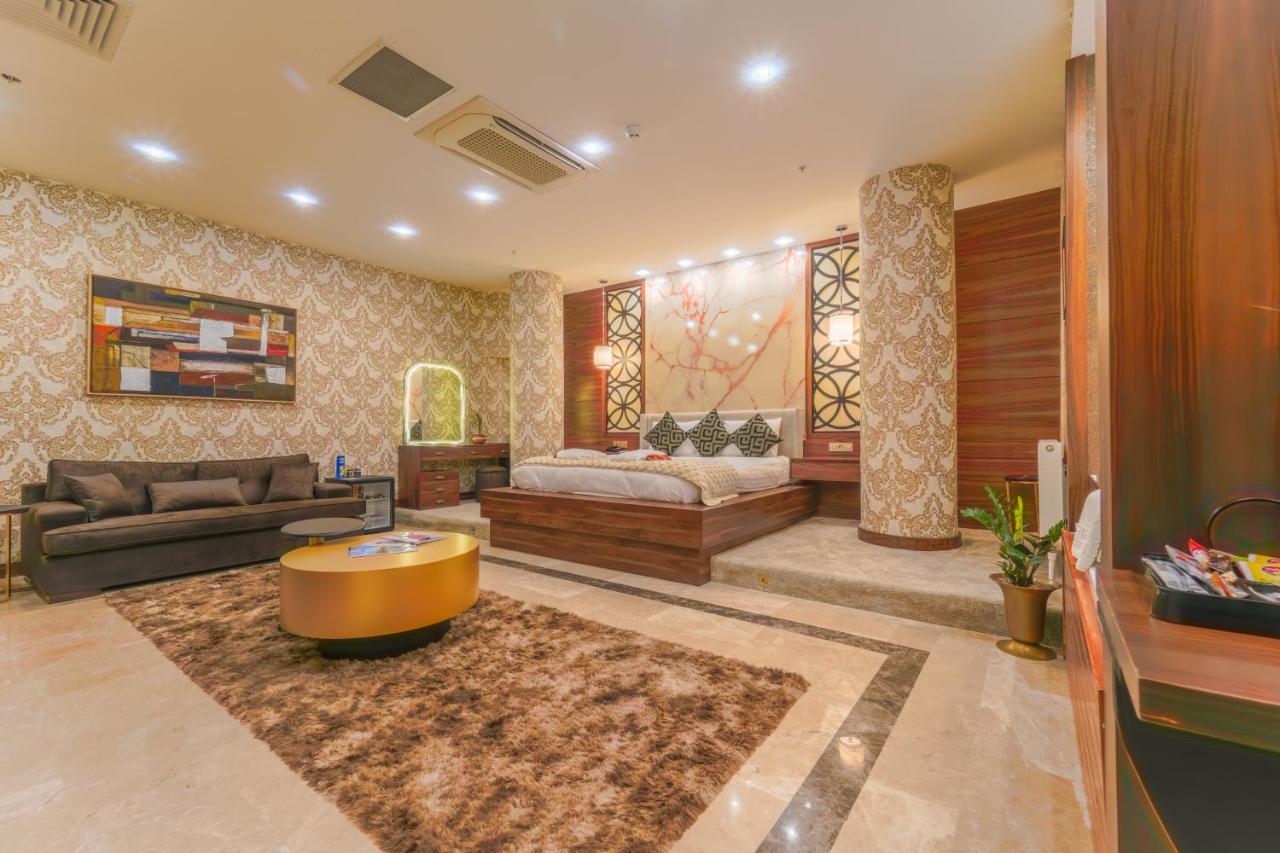 Deluxe King Studio