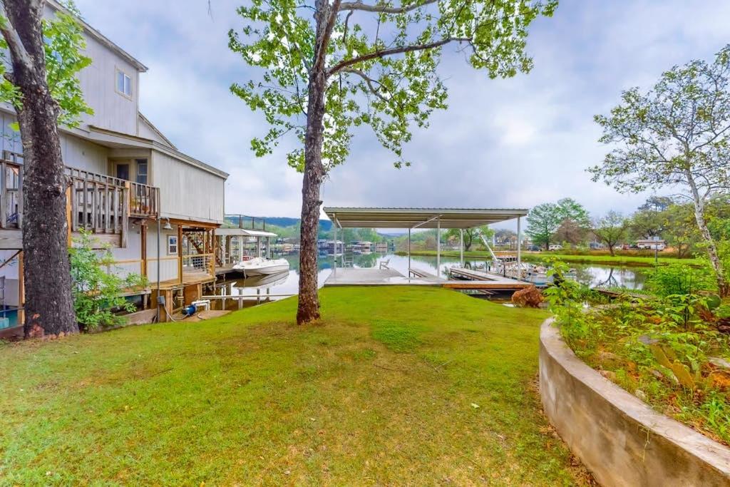 Wonderful Lakefront Home with Yard, Water Views — photo 6